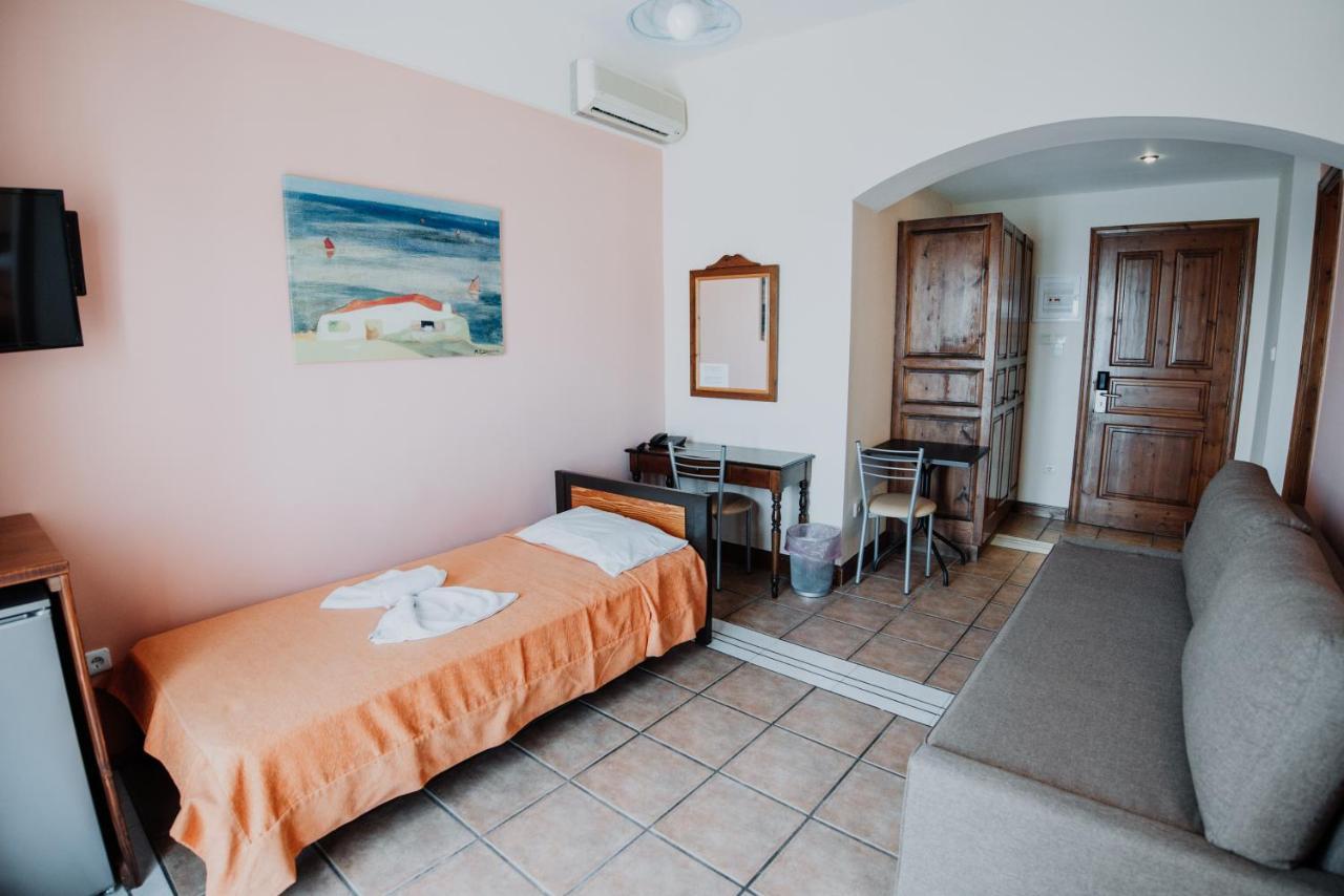 Golden View 3* Poros Town